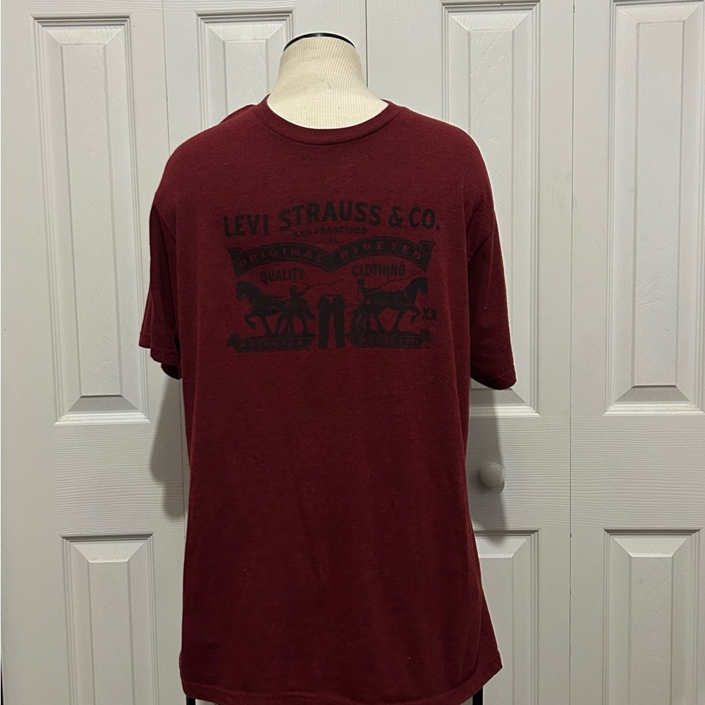 Levi's Red Short Sleeve Tee Graphic Design